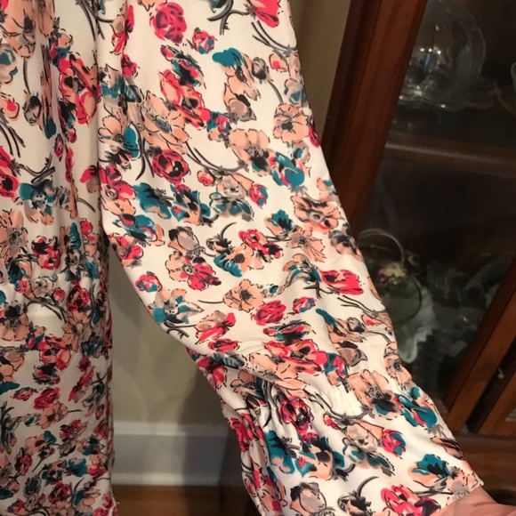 ONE LEFT • Lolo Lucy Floral Top - Picture 3 of 4